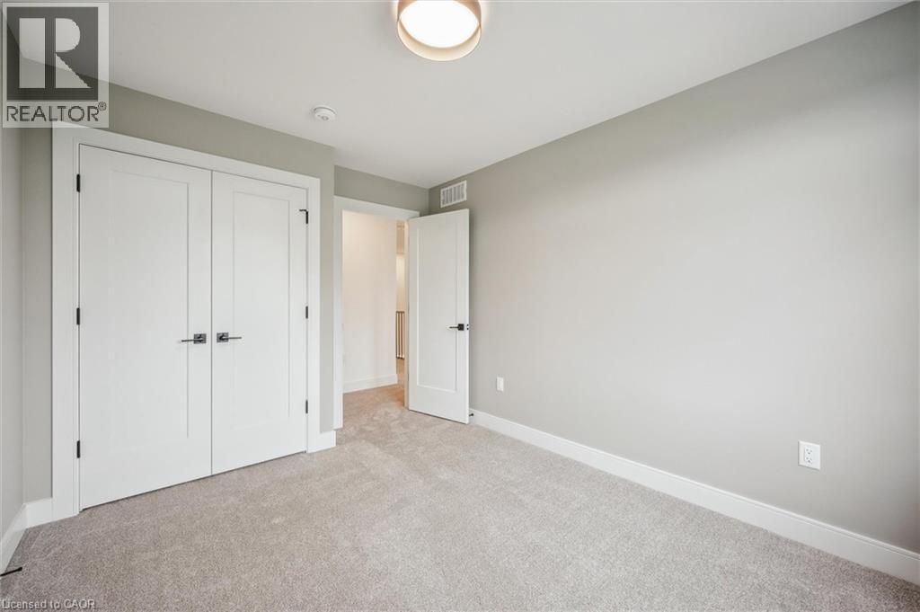 58 WALKER Road - 20