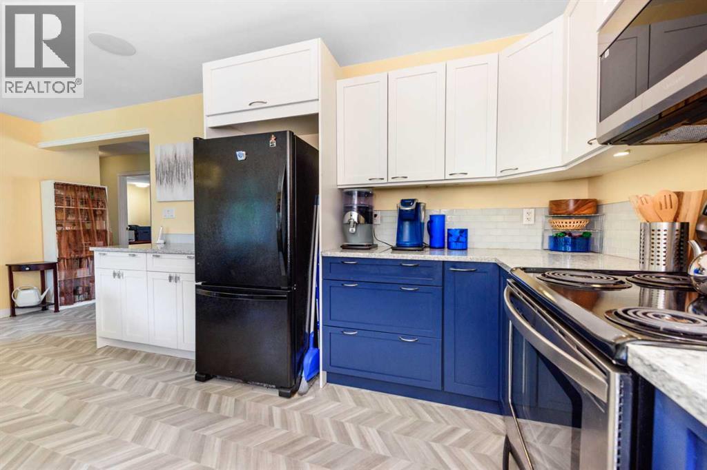 208 Van Horne Crescent NE - 10