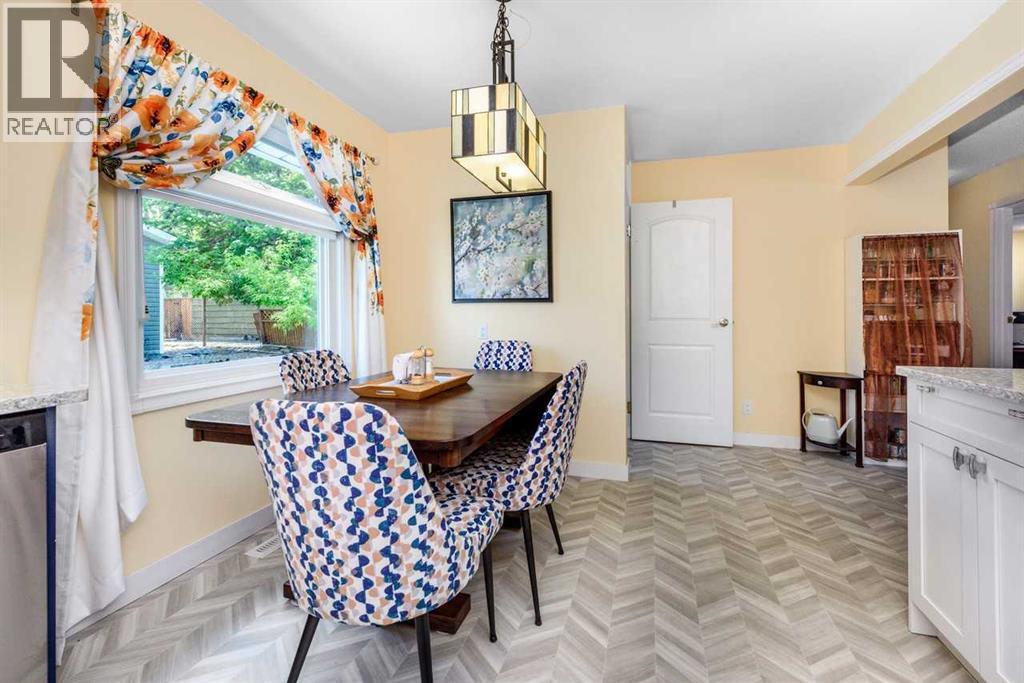 208 Van Horne Crescent NE - 11