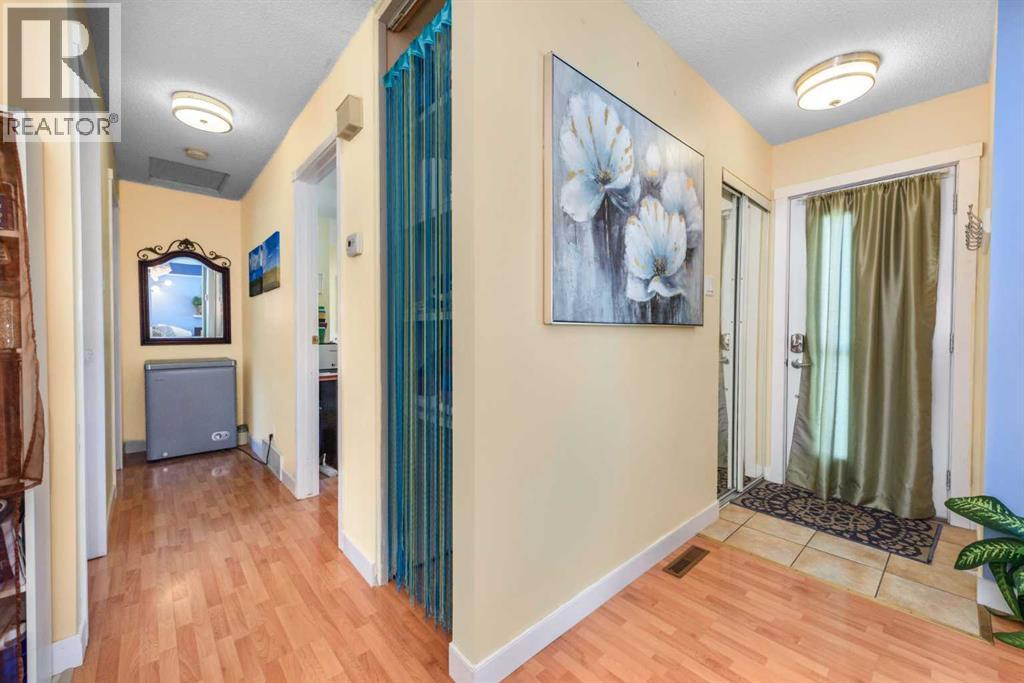 208 Van Horne Crescent NE - 12