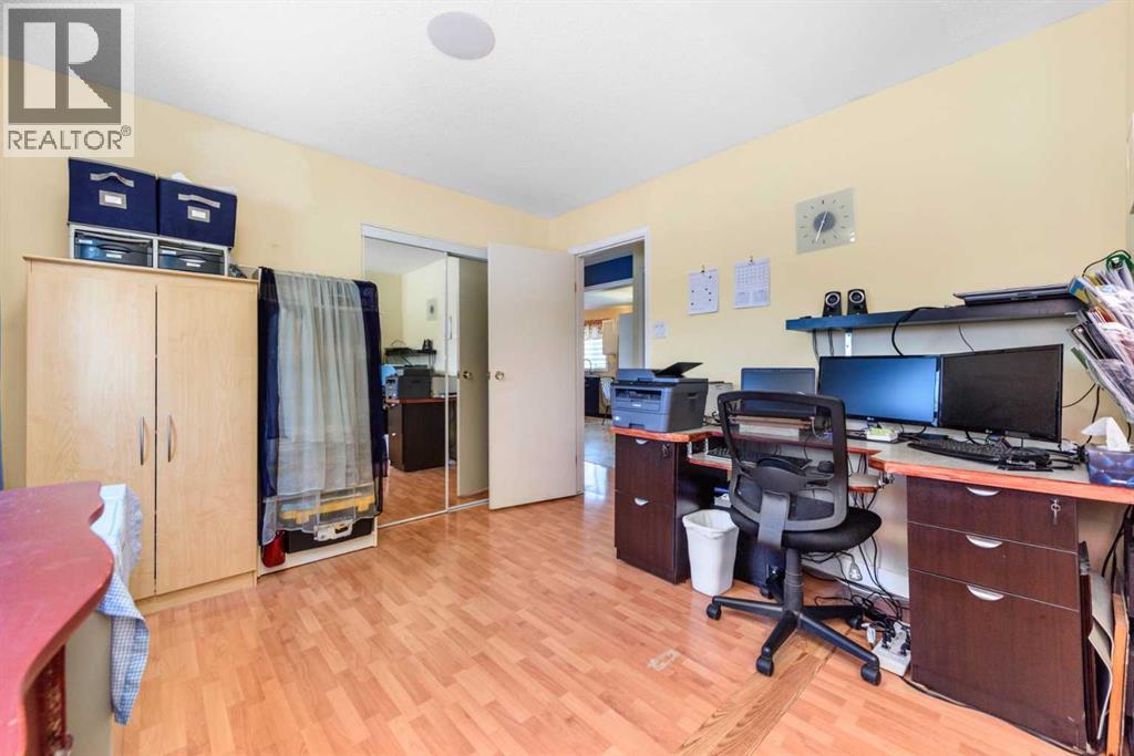 208 Van Horne Crescent NE - 15