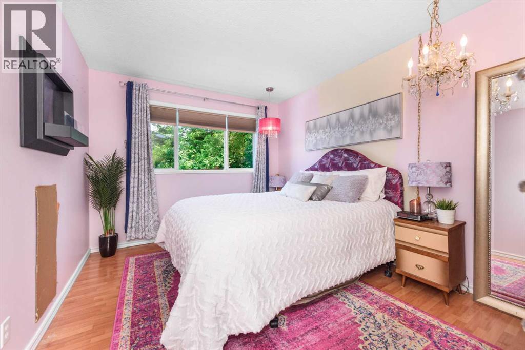 208 Van Horne Crescent NE - 16
