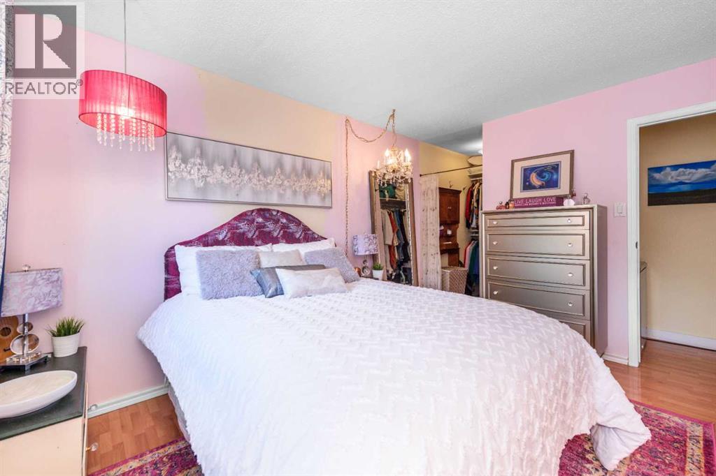 208 Van Horne Crescent NE - 17