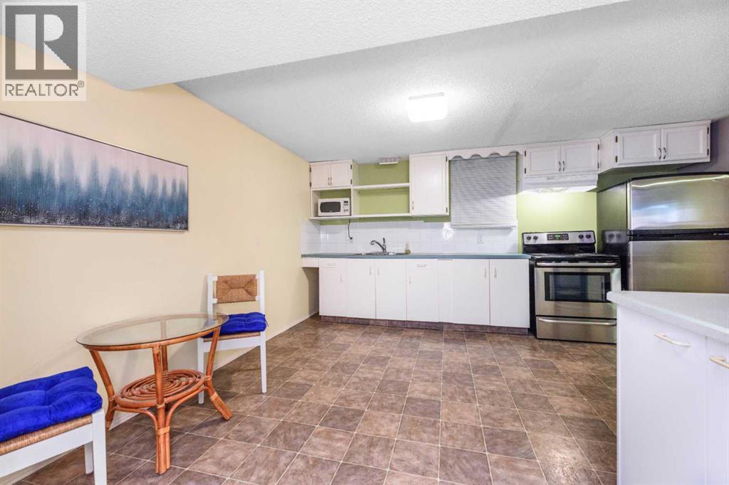 208 Van Horne Crescent NE - 21