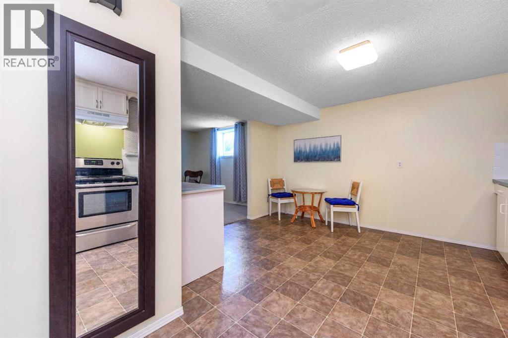 208 Van Horne Crescent NE - 22