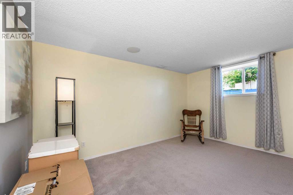 208 Van Horne Crescent NE - 23