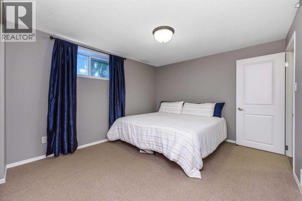 208 Van Horne Crescent NE - 24