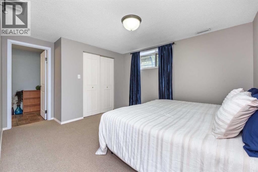 208 Van Horne Crescent NE - 25