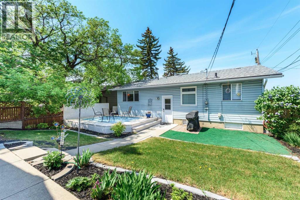 208 Van Horne Crescent NE - 32