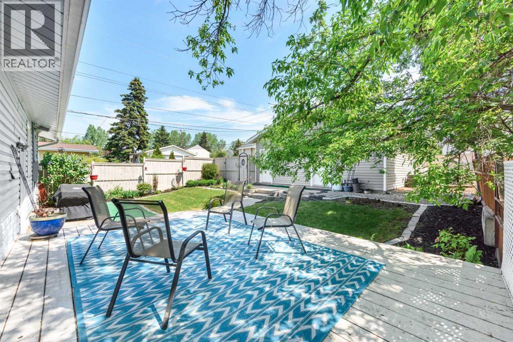 208 Van Horne Crescent NE - 34