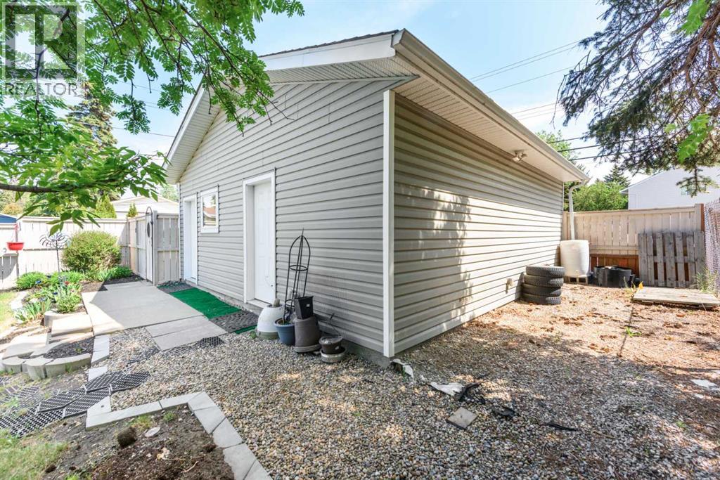 208 Van Horne Crescent NE - 35