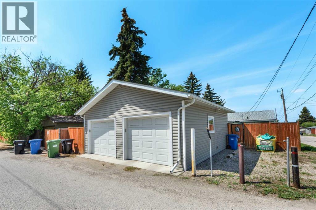 208 Van Horne Crescent NE - 36