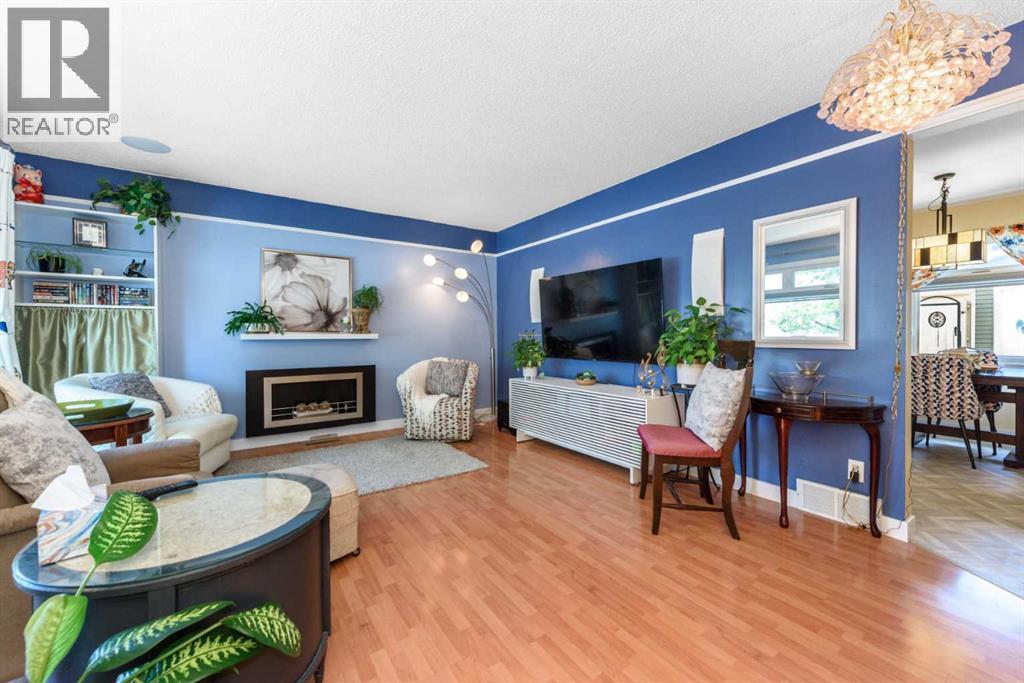 208 Van Horne Crescent NE - 4