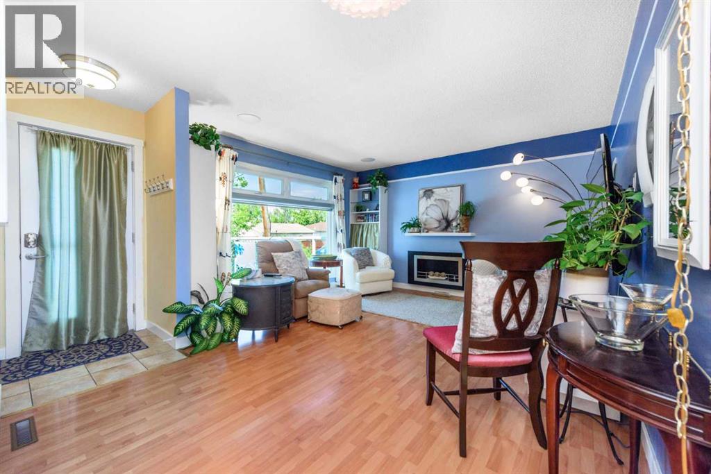 208 Van Horne Crescent NE - 5