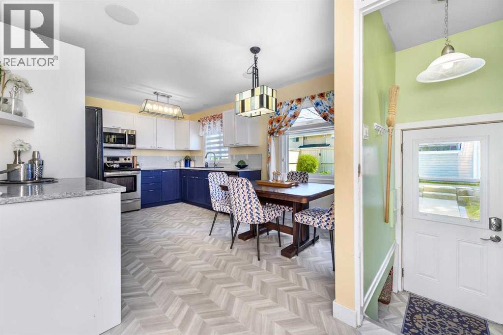 208 Van Horne Crescent NE - 7