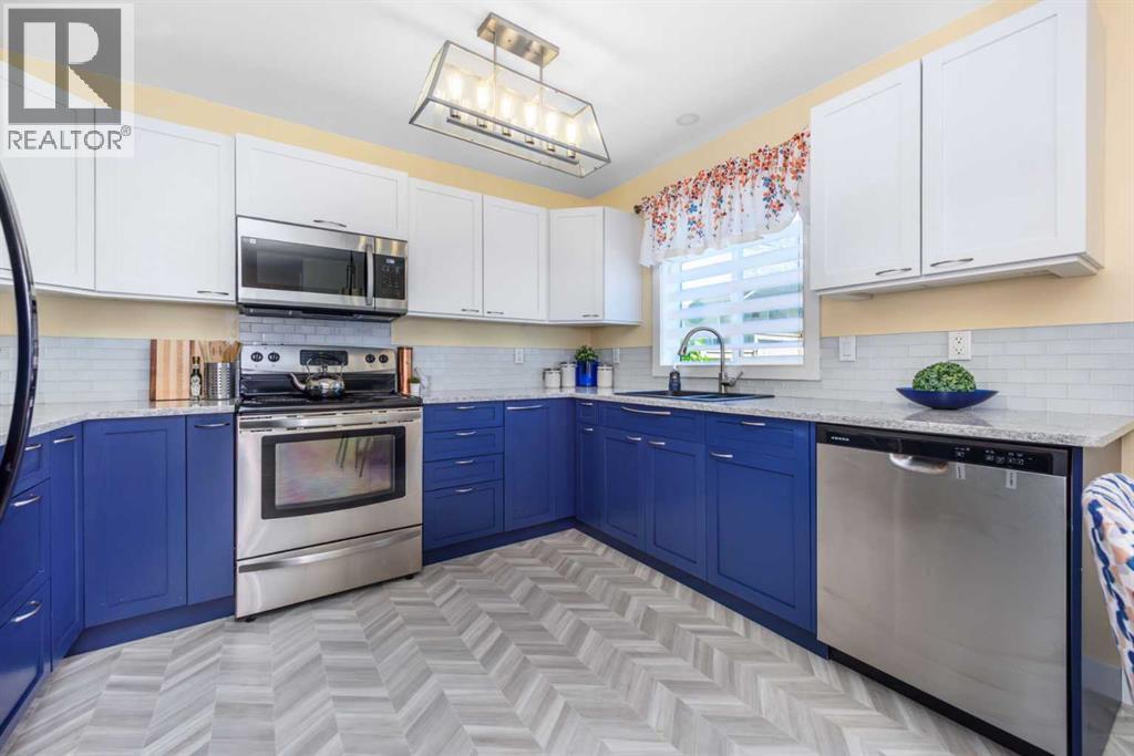 208 Van Horne Crescent NE - 8