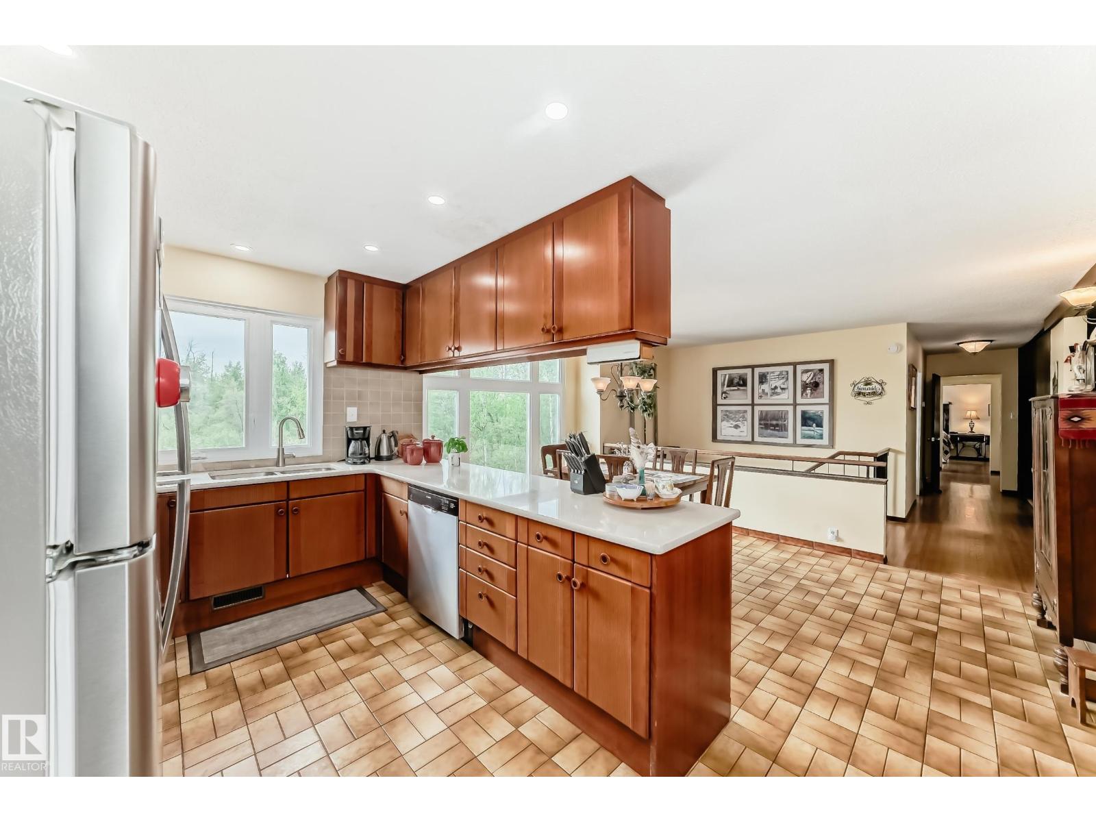 #85 52310 RGE ROAD 232 - 15