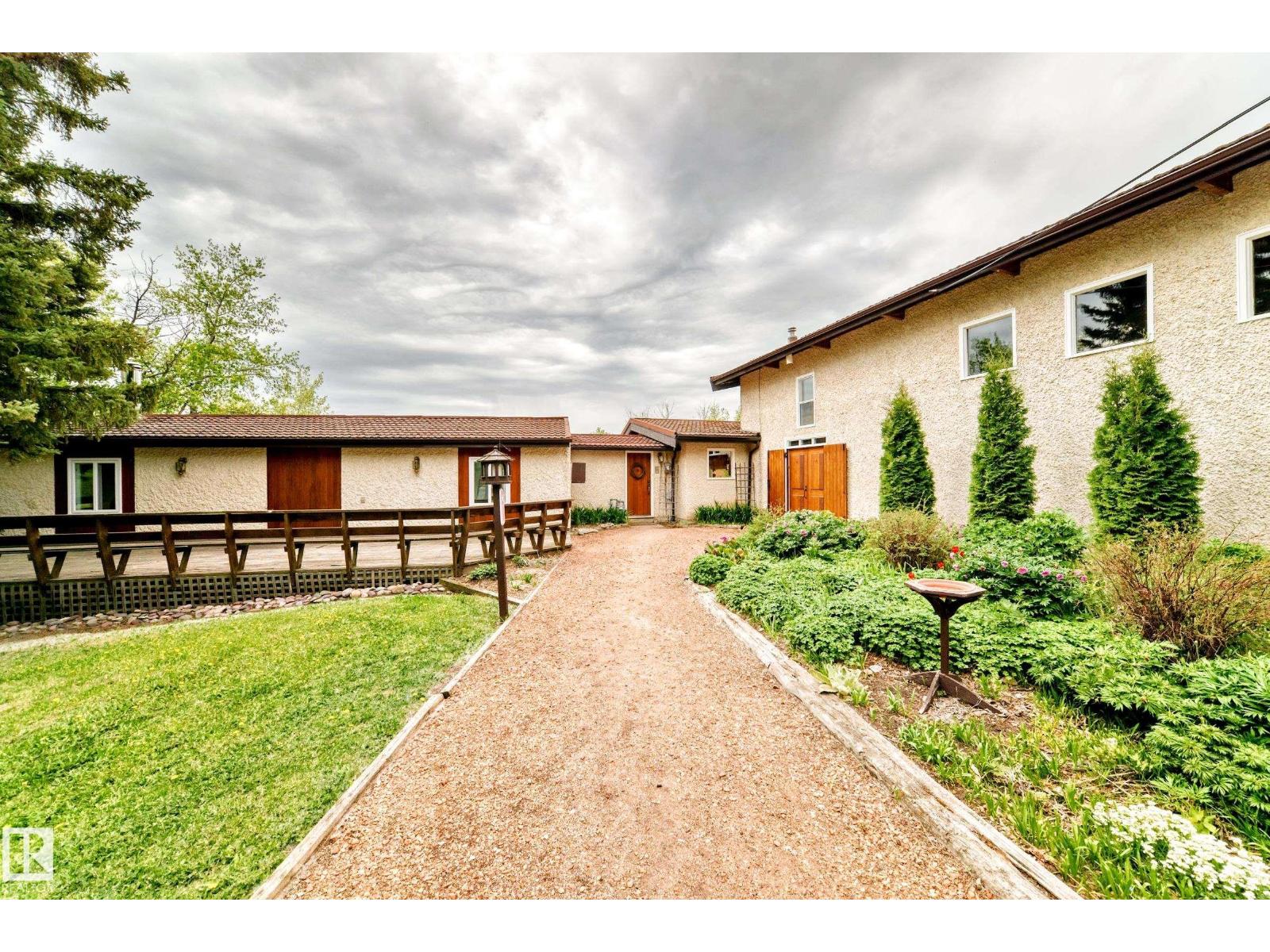 #85 52310 RGE ROAD 232 - 1