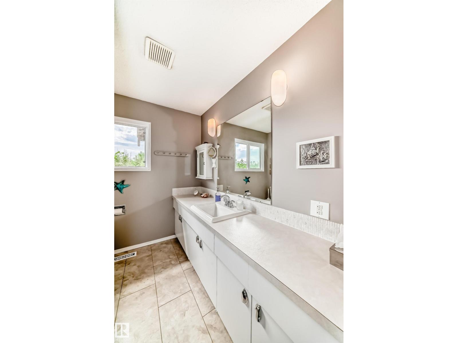 #85 52310 RGE ROAD 232 - 35