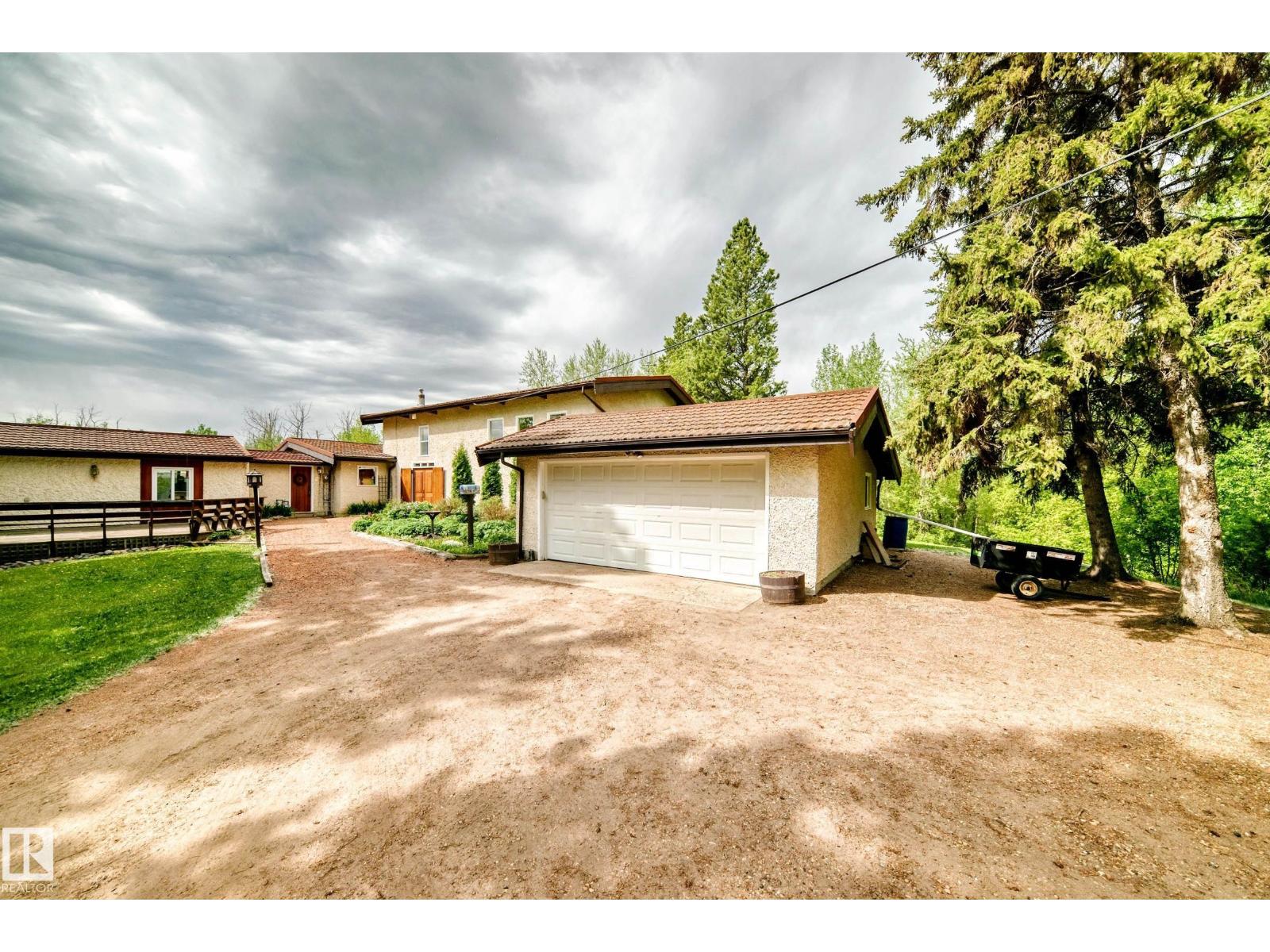 #85 52310 RGE ROAD 232 - 4