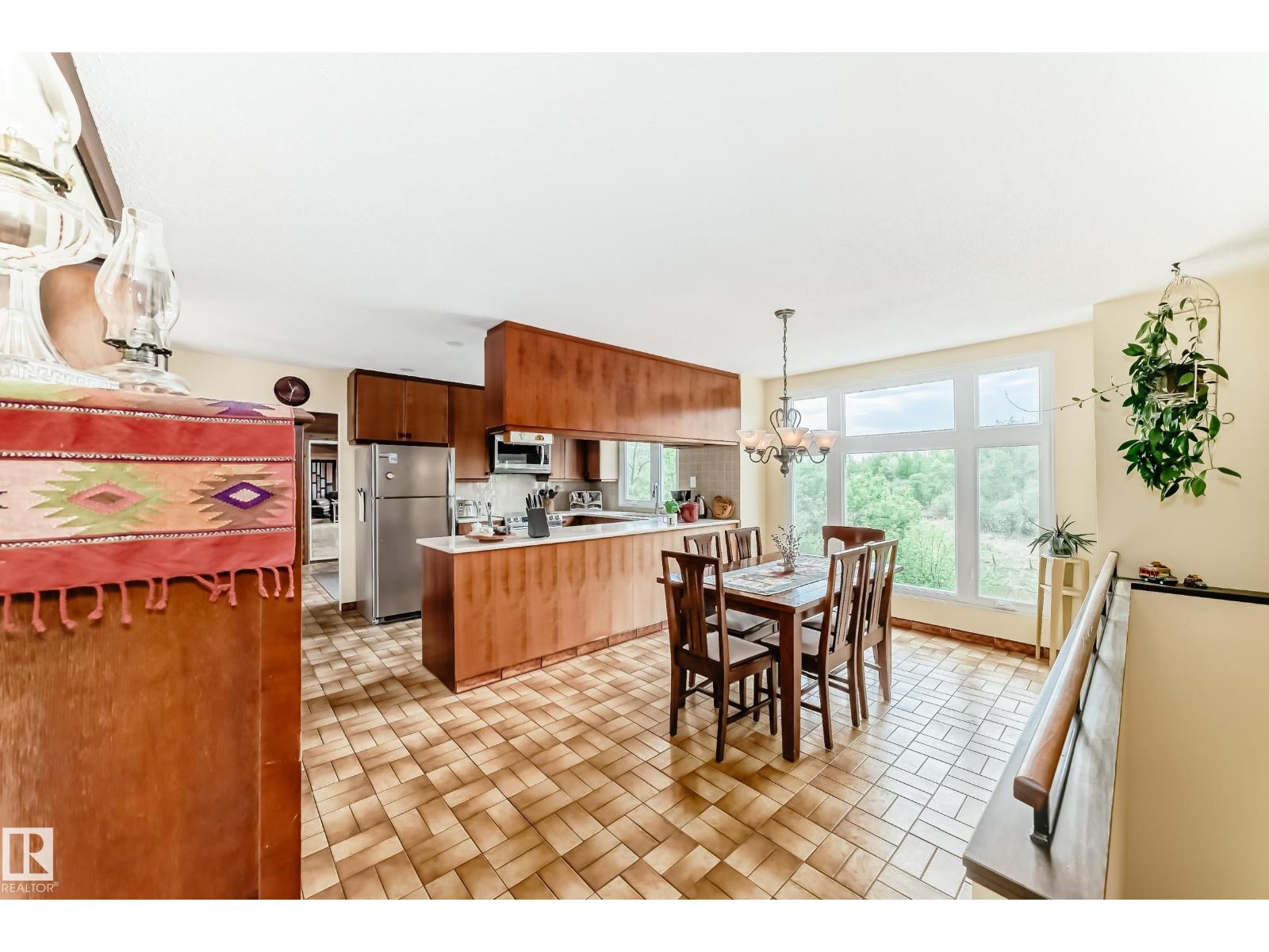 #85 52310 RGE ROAD 232 - 17