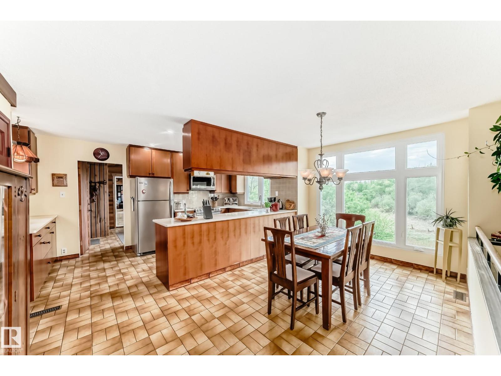 #85 52310 RGE ROAD 232 - 18