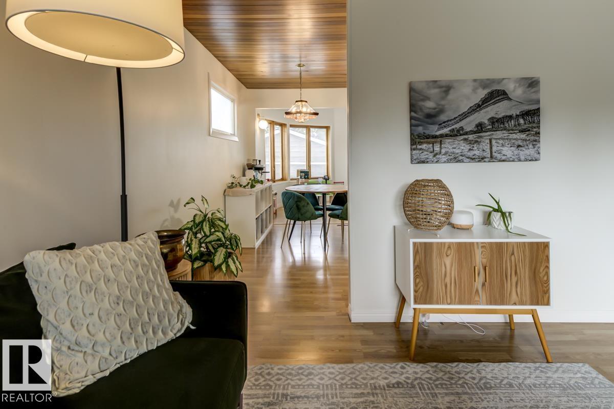 4024 121 ST NW - 16