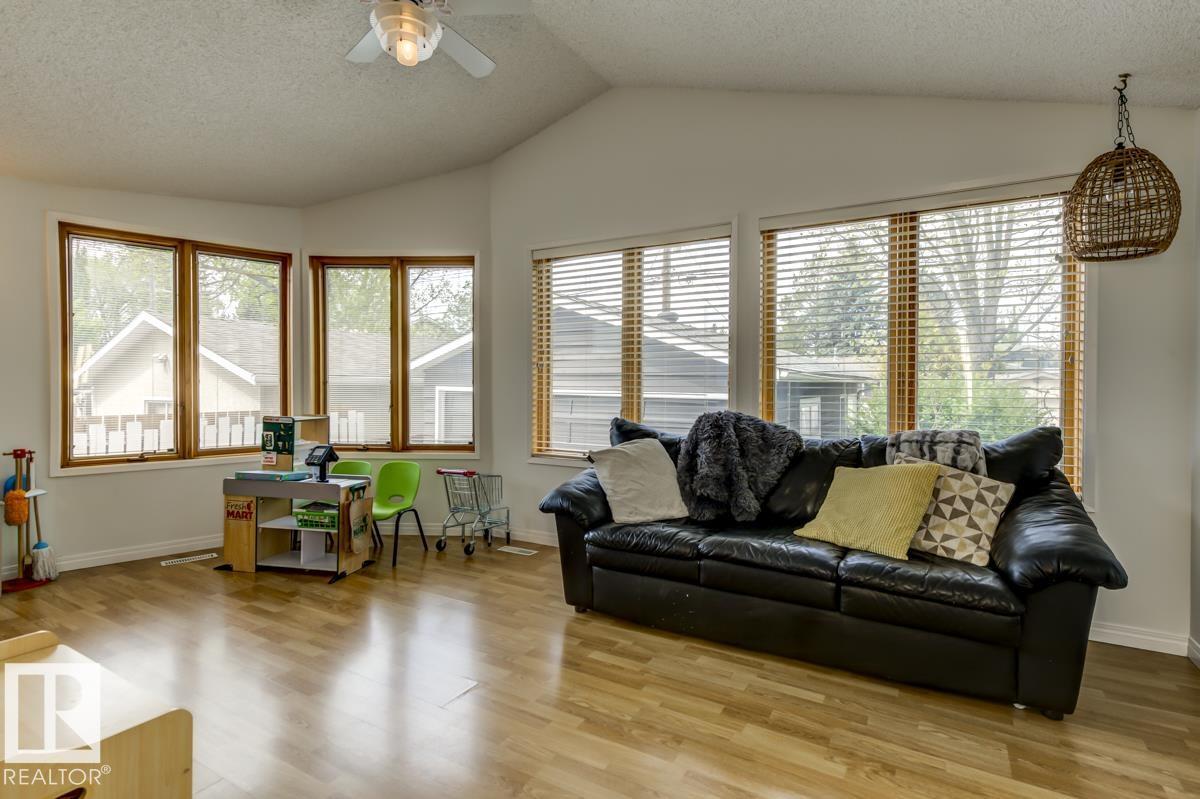 4024 121 ST NW - 28