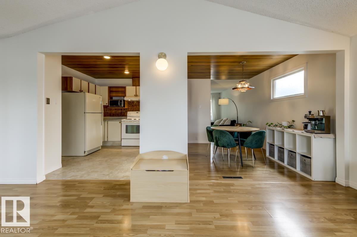 4024 121 ST NW - 29