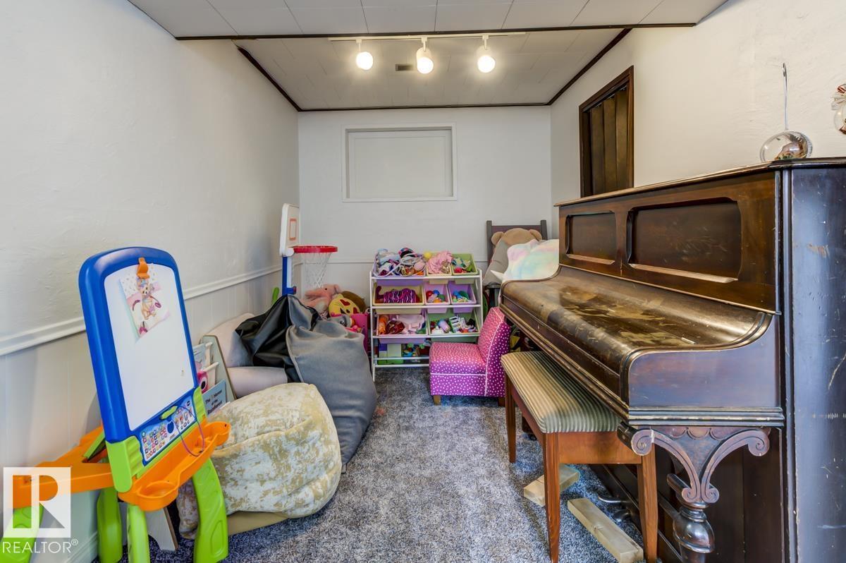 4024 121 ST NW - 47