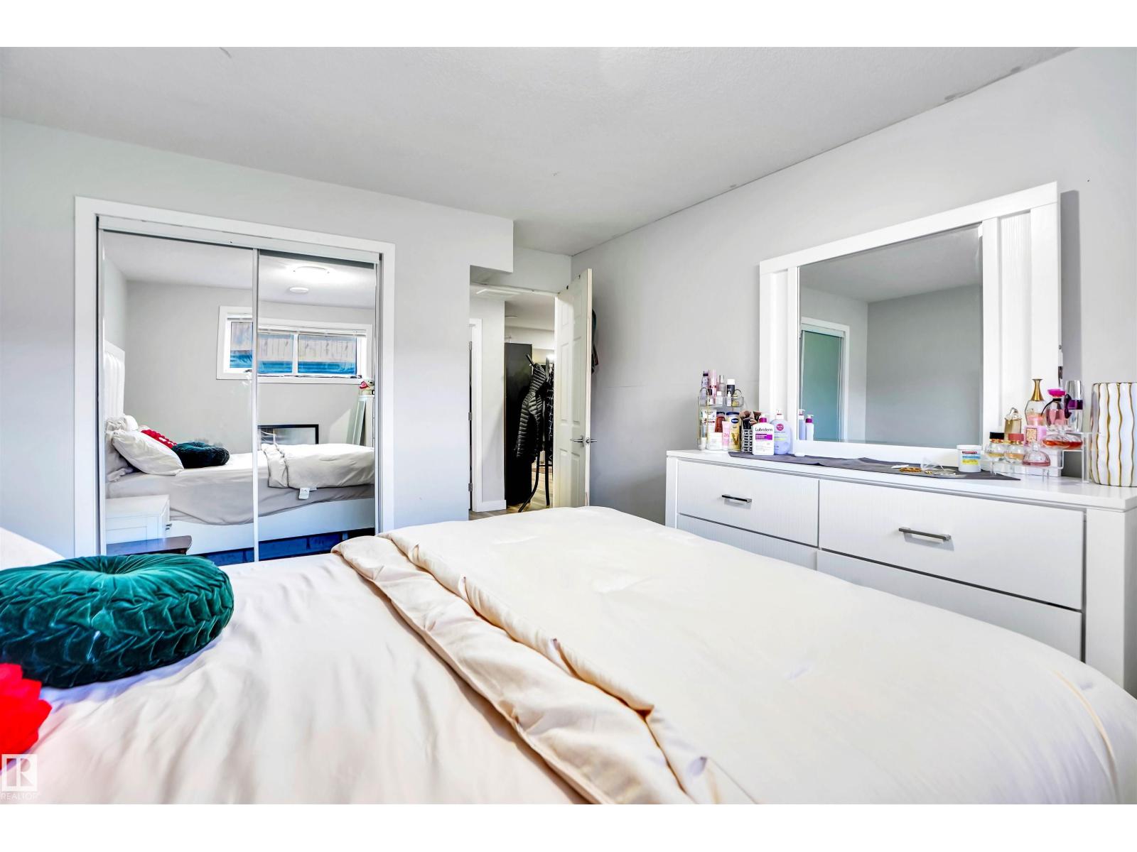 2743 Collins CR SW - 33