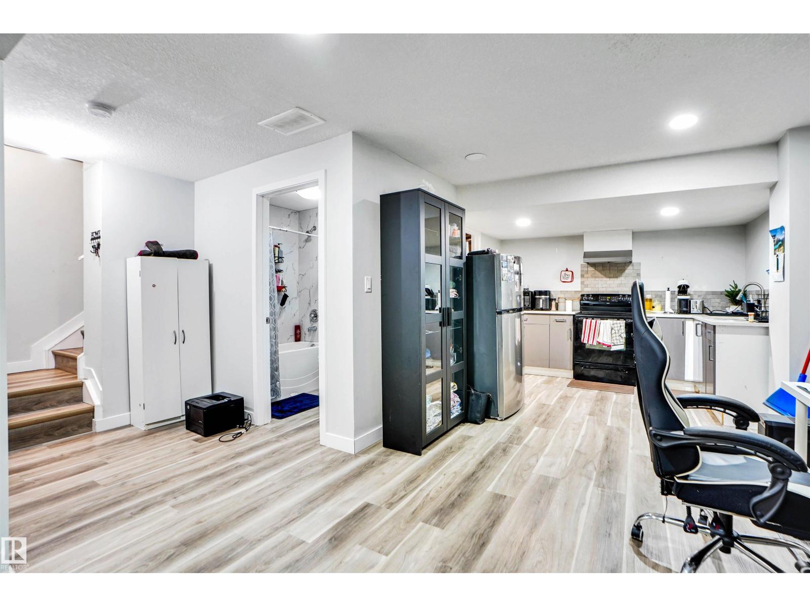 2743 Collins CR SW - 37