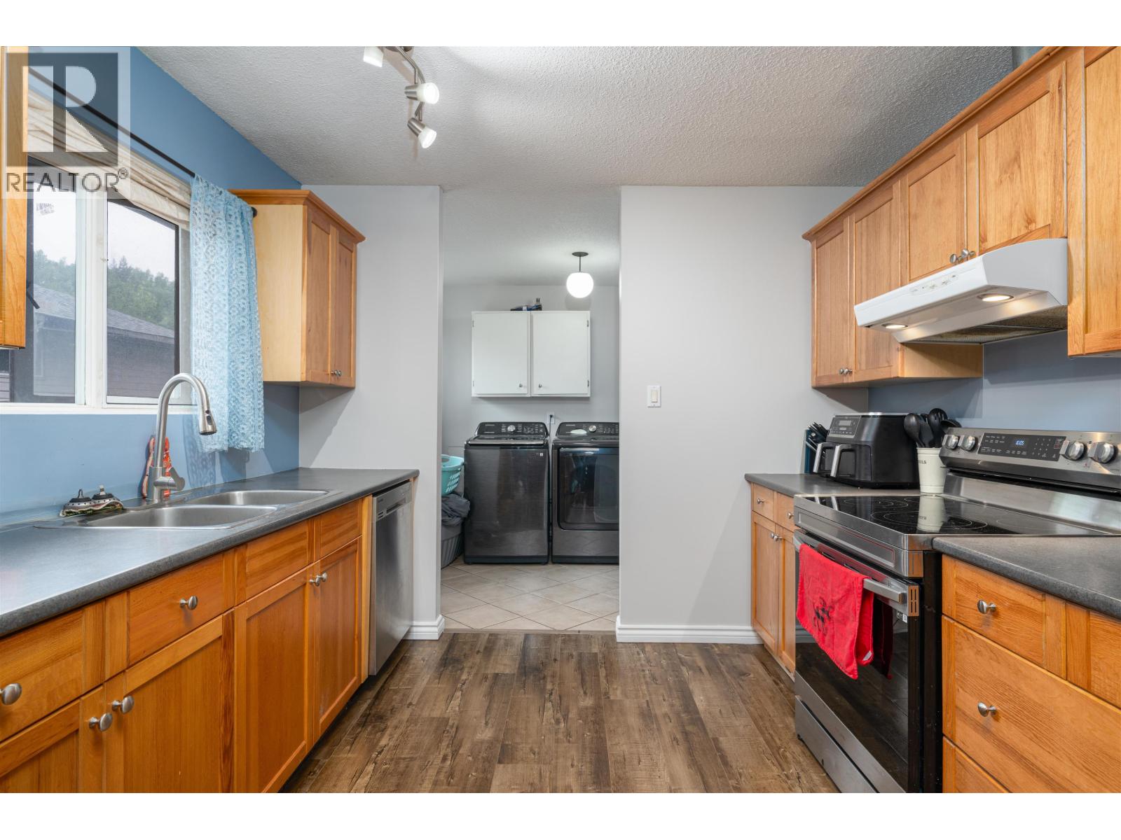 2145 AINTREE DRIVE - 21