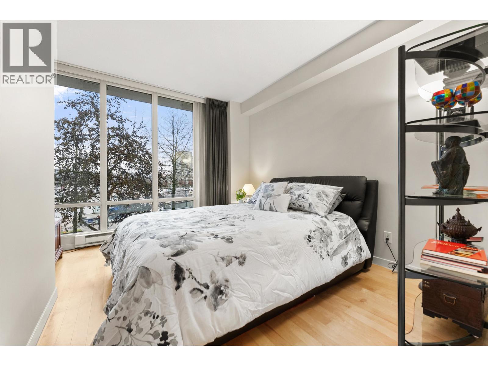 2 Bed, 3 Bath Townhouse for Sale in Vancouver – 1053 MARINASIDE CRESCENT, Vancouver – MLS# R3122056 - Image 9