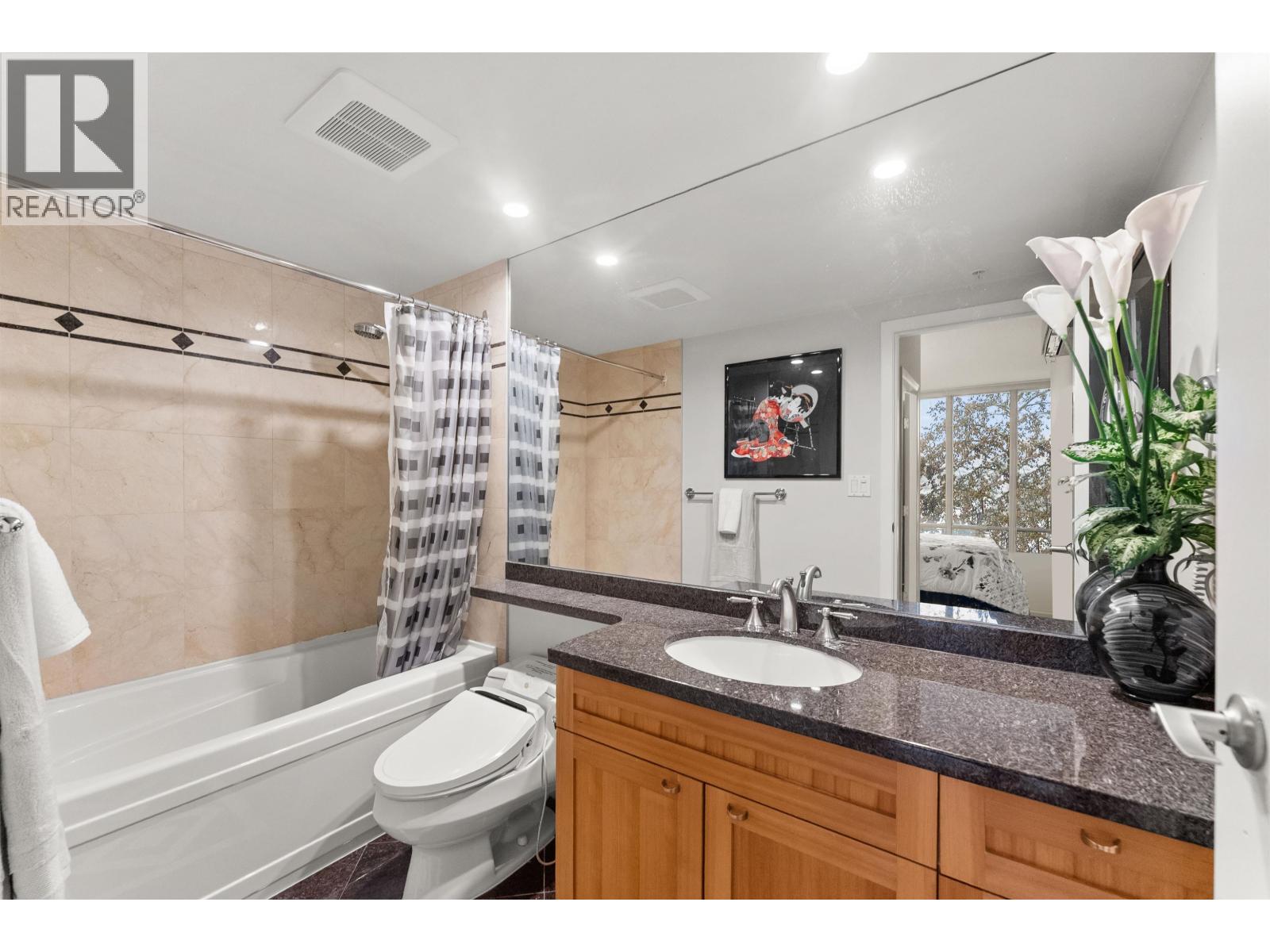 2 Bed, 3 Bath Townhouse for Sale in Vancouver – 1053 MARINASIDE CRESCENT, Vancouver – MLS# R3122056 - Image 28