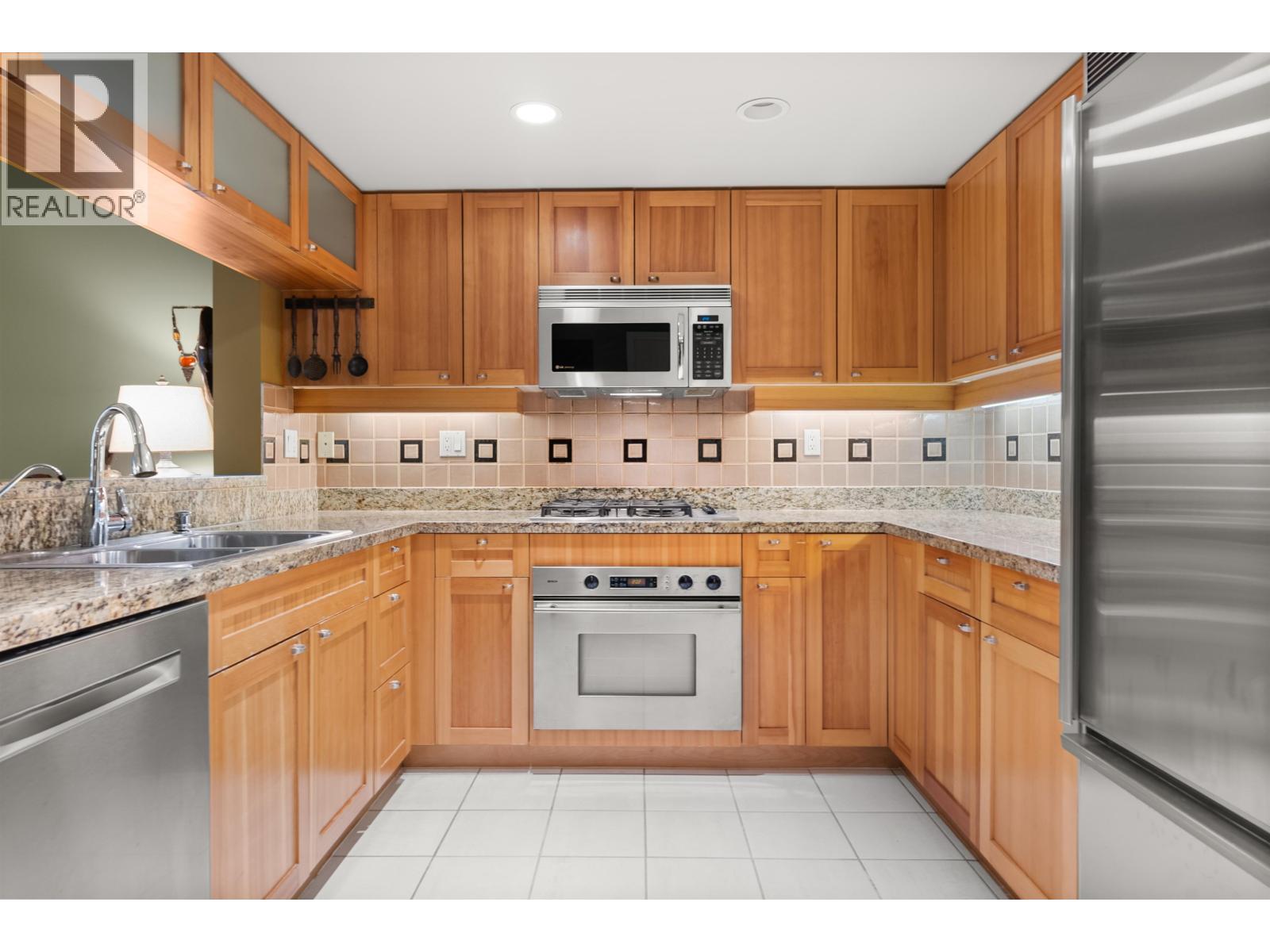 2 Bed, 3 Bath Townhouse for Sale in Vancouver – 1053 MARINASIDE CRESCENT, Vancouver – MLS# R3122056 - Image 21