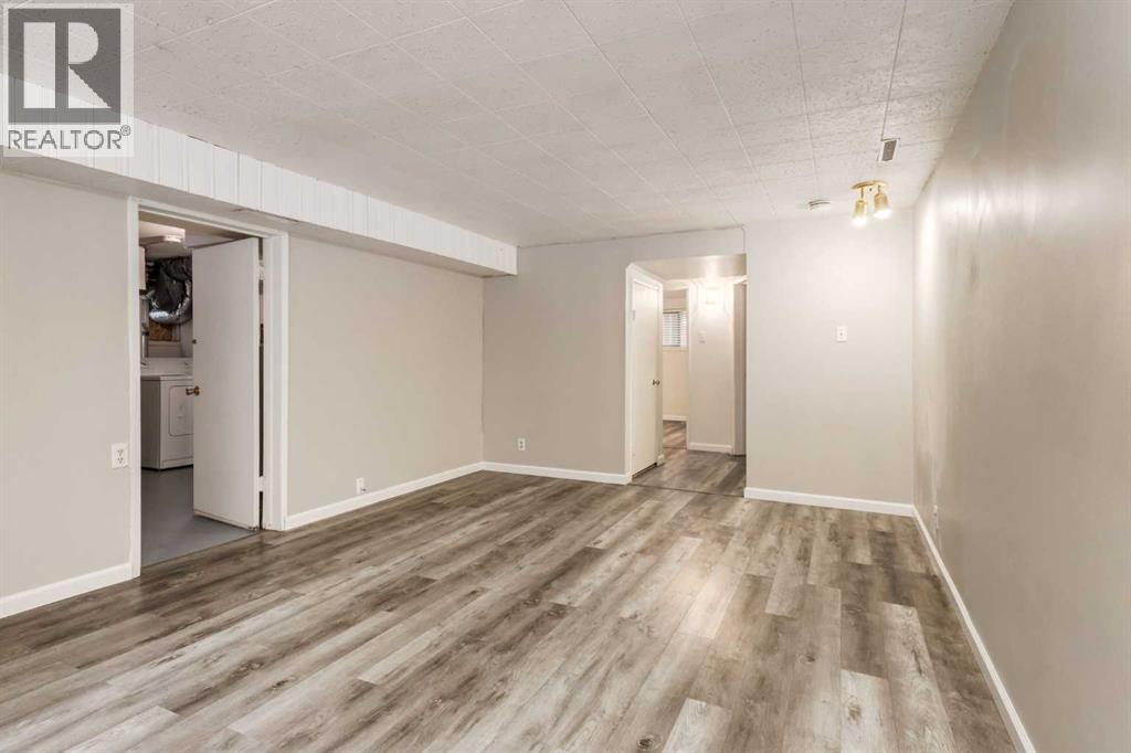 1415 43 Street SW - 24