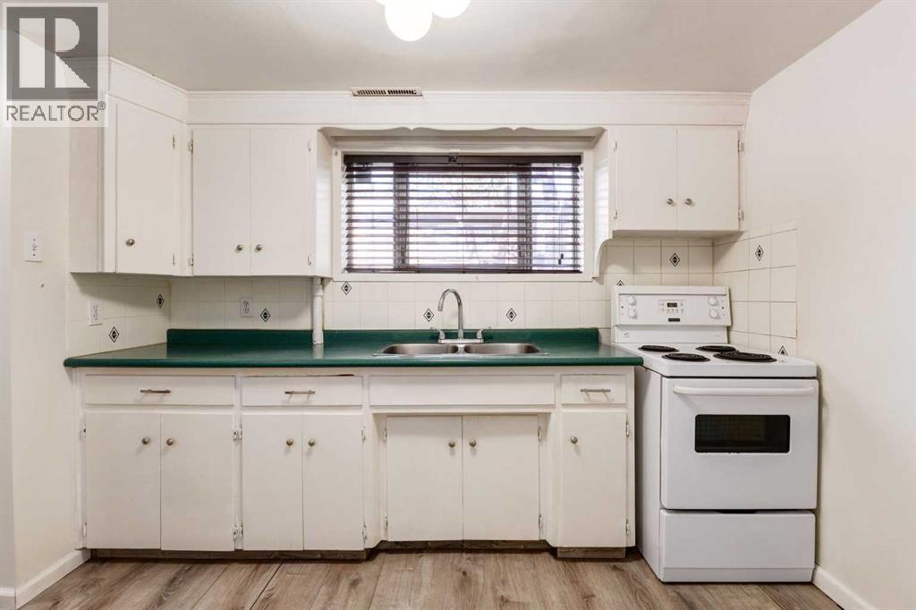 1415 43 Street SW - 21