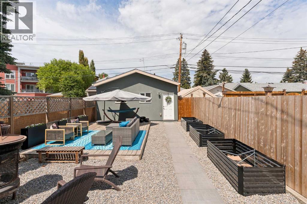 128 18 Avenue NE - 32