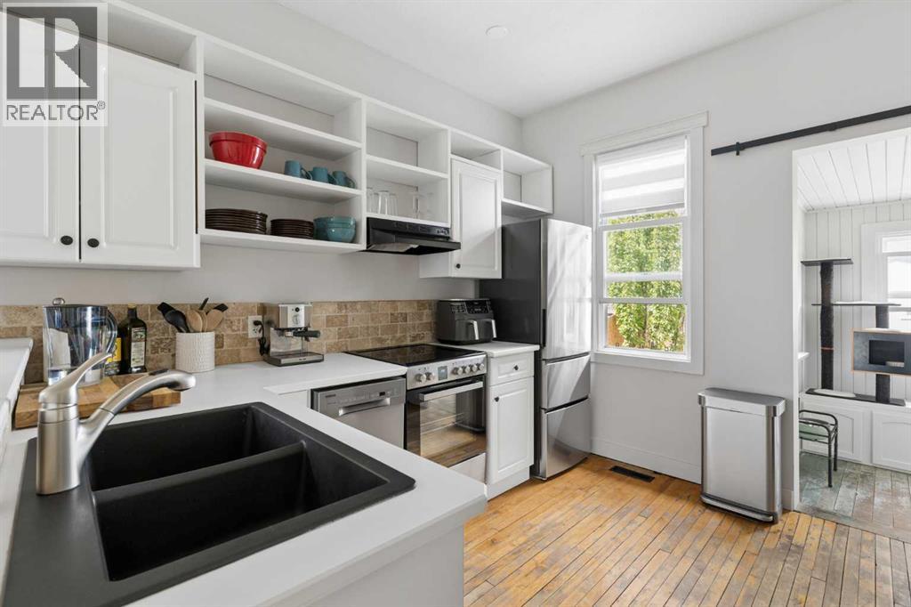 128 18 Avenue NE - 16