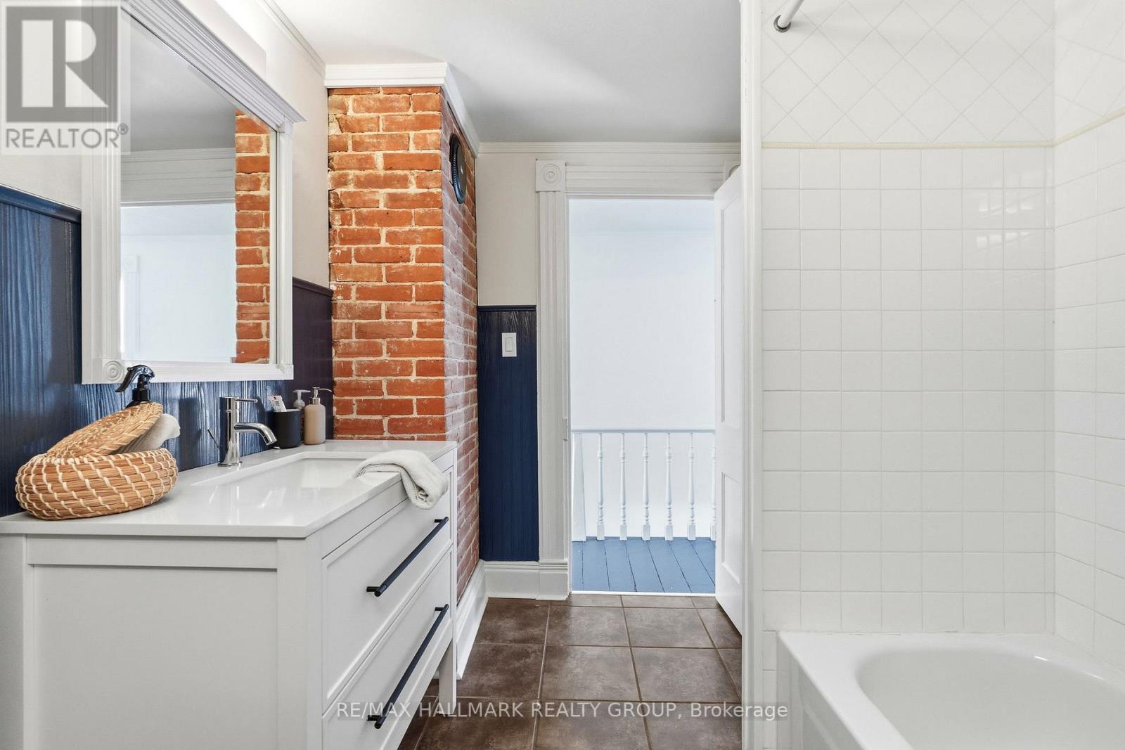 21 DOWNES AVENUE - 25