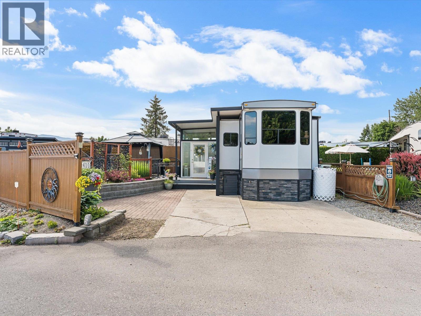 #410-415 Commonwealth Road, Kelowna