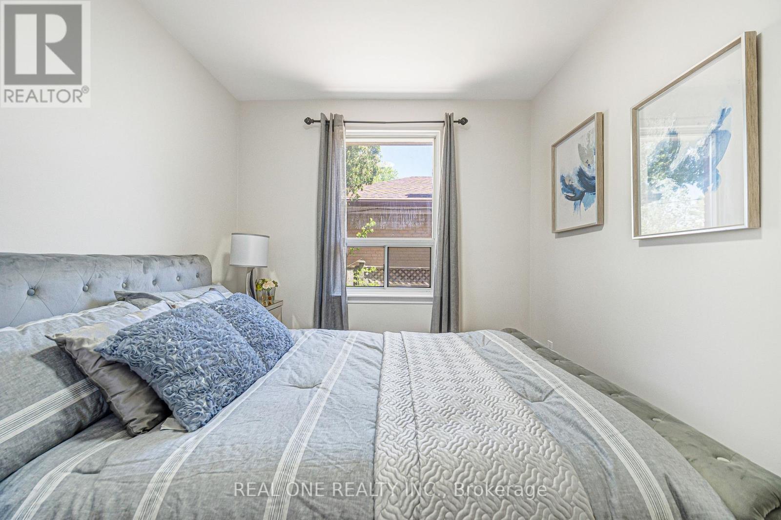 1 GILROY DRIVE - 19