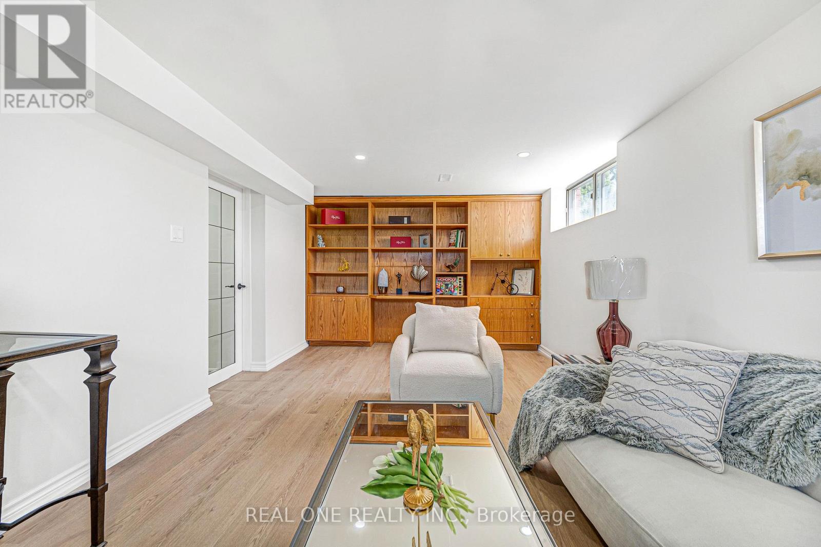 1 GILROY DRIVE - 24