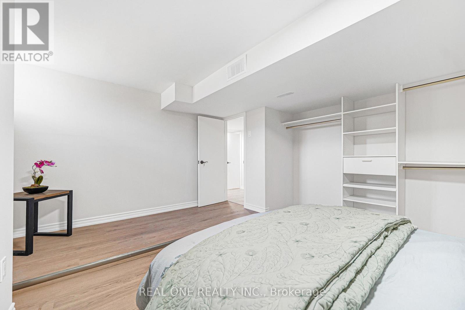 1 GILROY DRIVE - 26