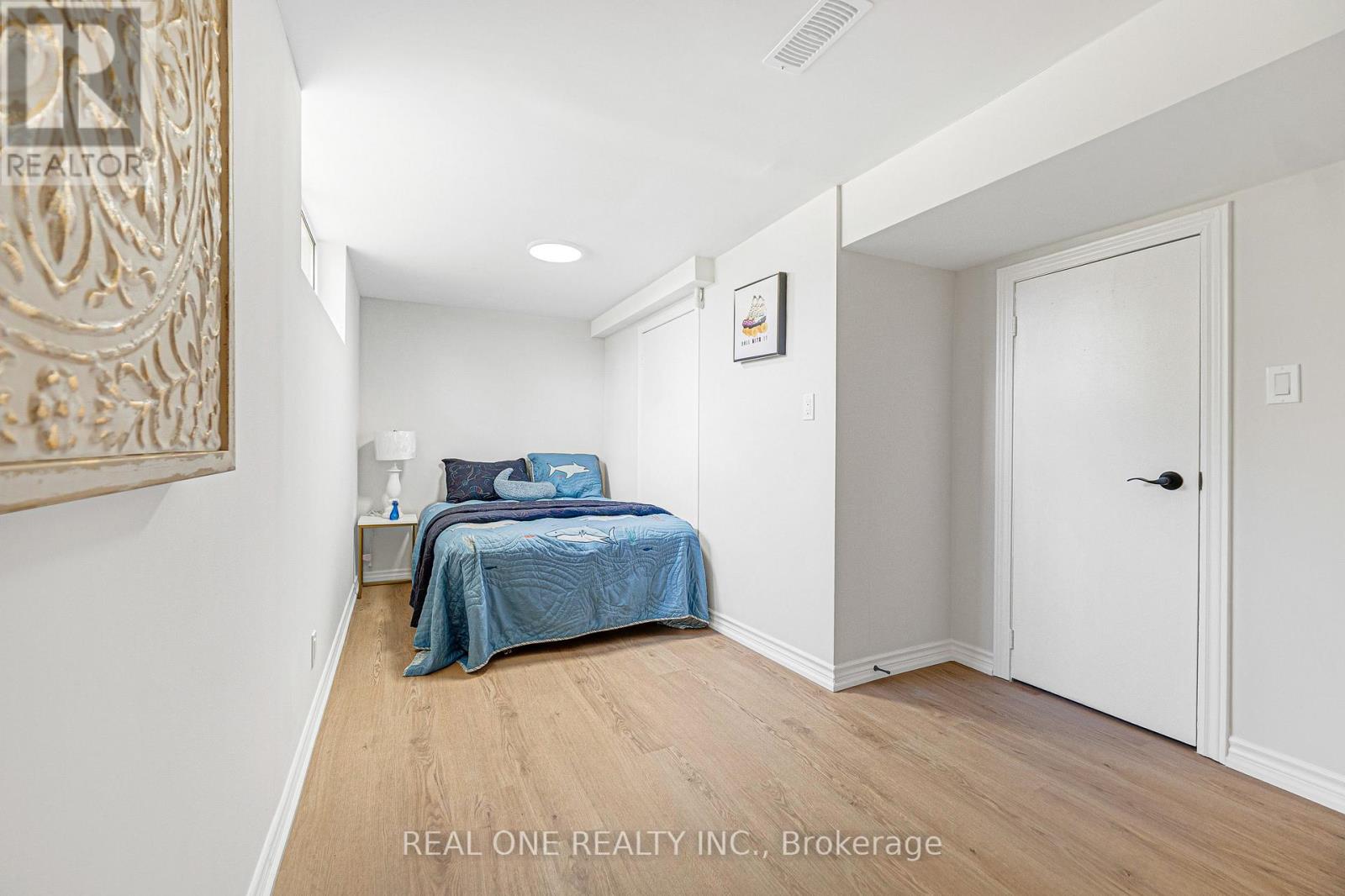 1 GILROY DRIVE - 27