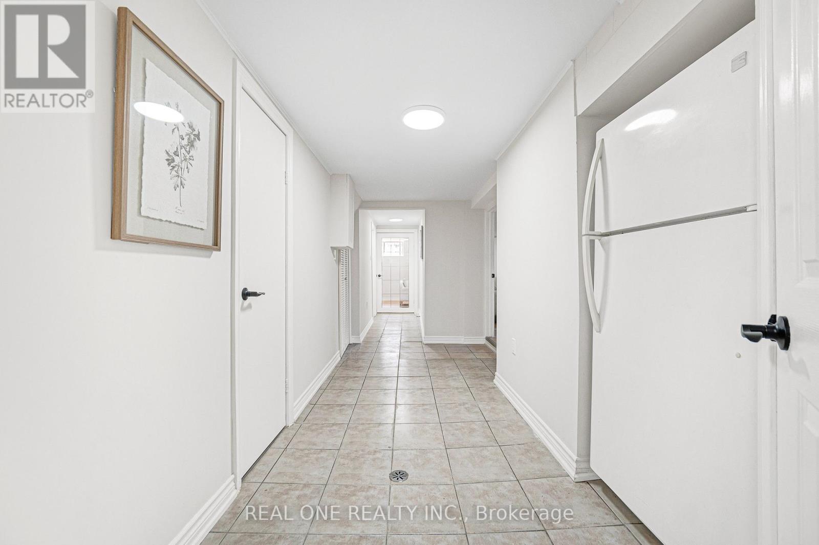 1 GILROY DRIVE - 31