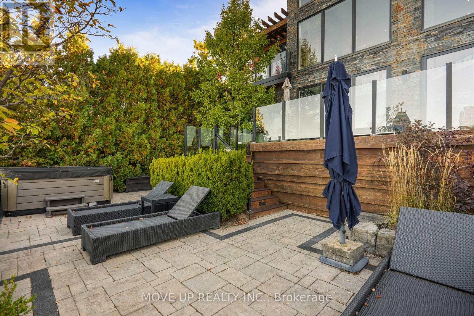 10 HIAWATHA AVENUE - 26
