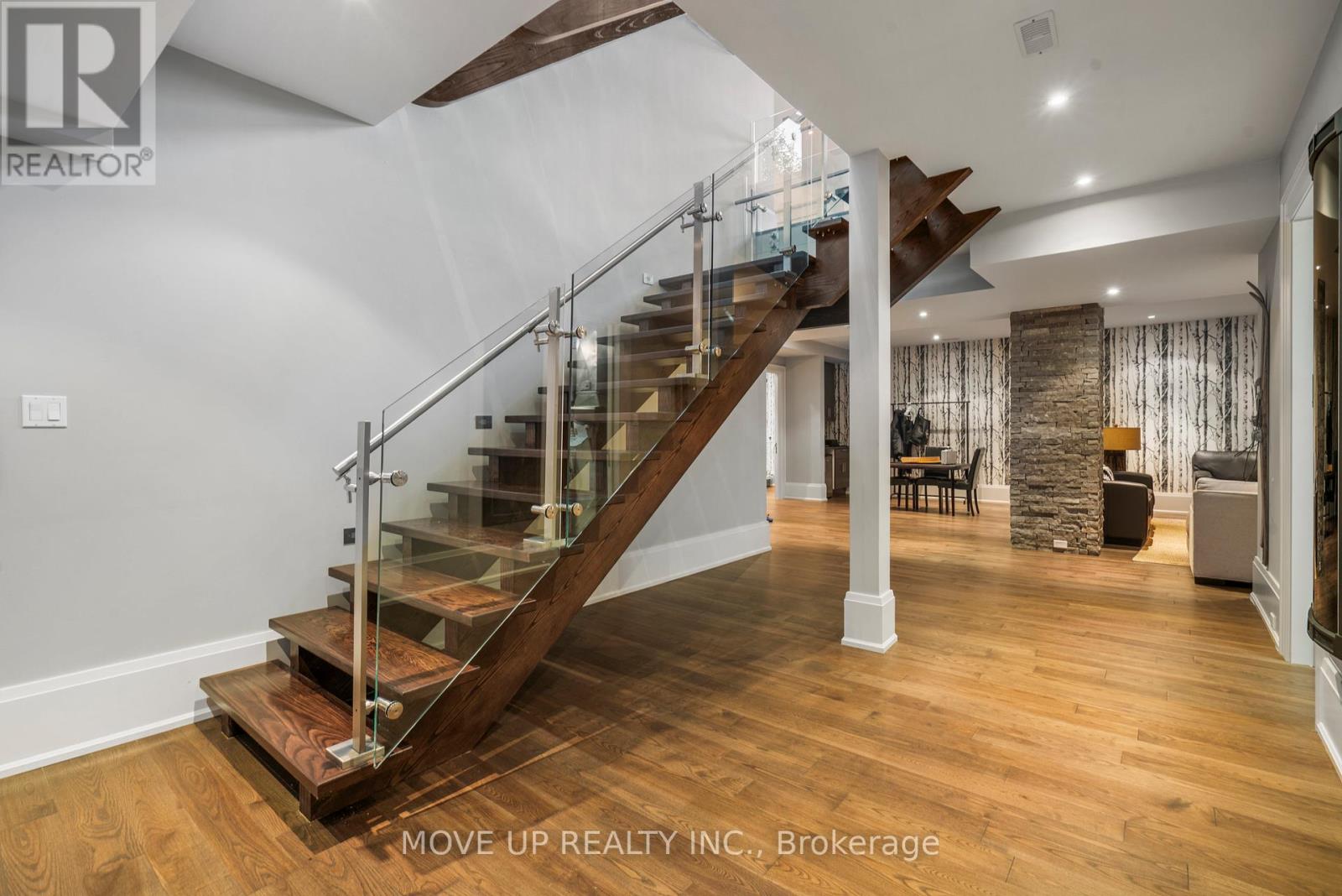 10 HIAWATHA AVENUE - 33