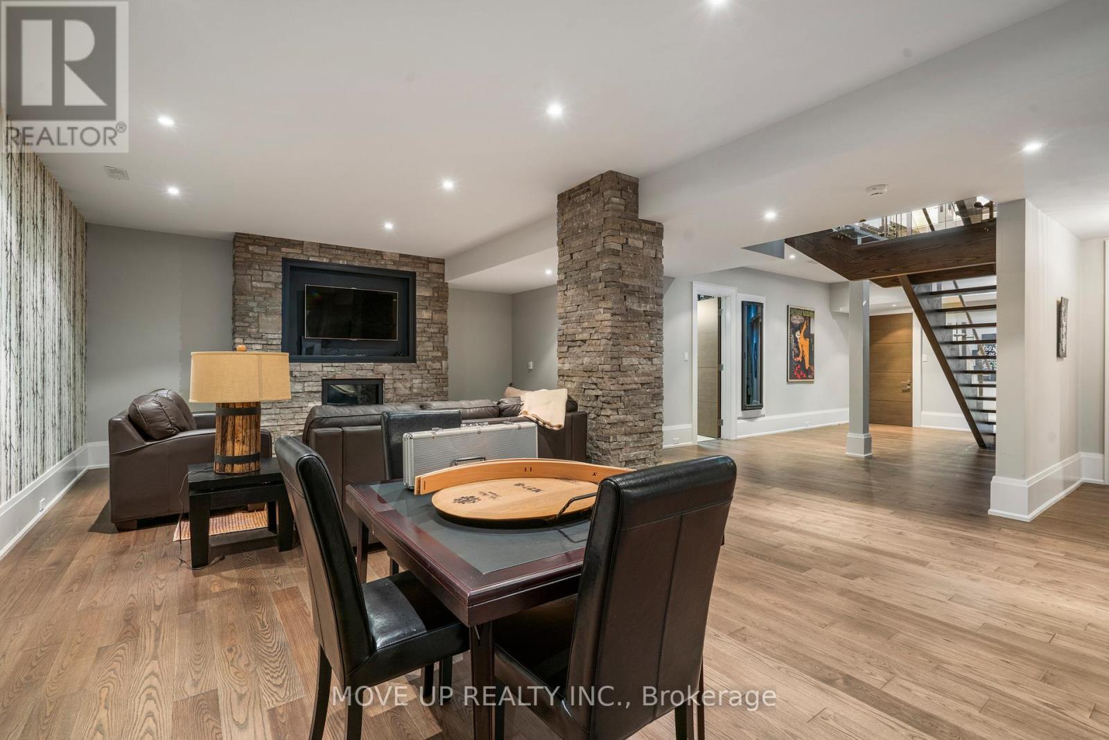 10 HIAWATHA AVENUE - 37